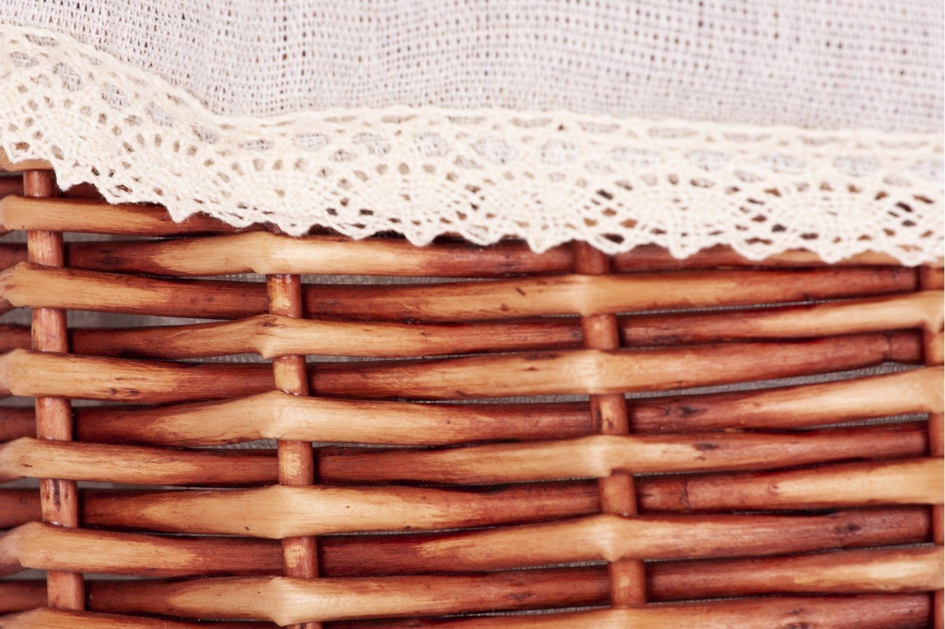 Cesta mimbre marrón forrada